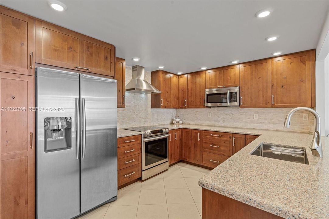 На продажу: $765,000 (2 спален, 2 ванн, 1467 Квадратных фут)