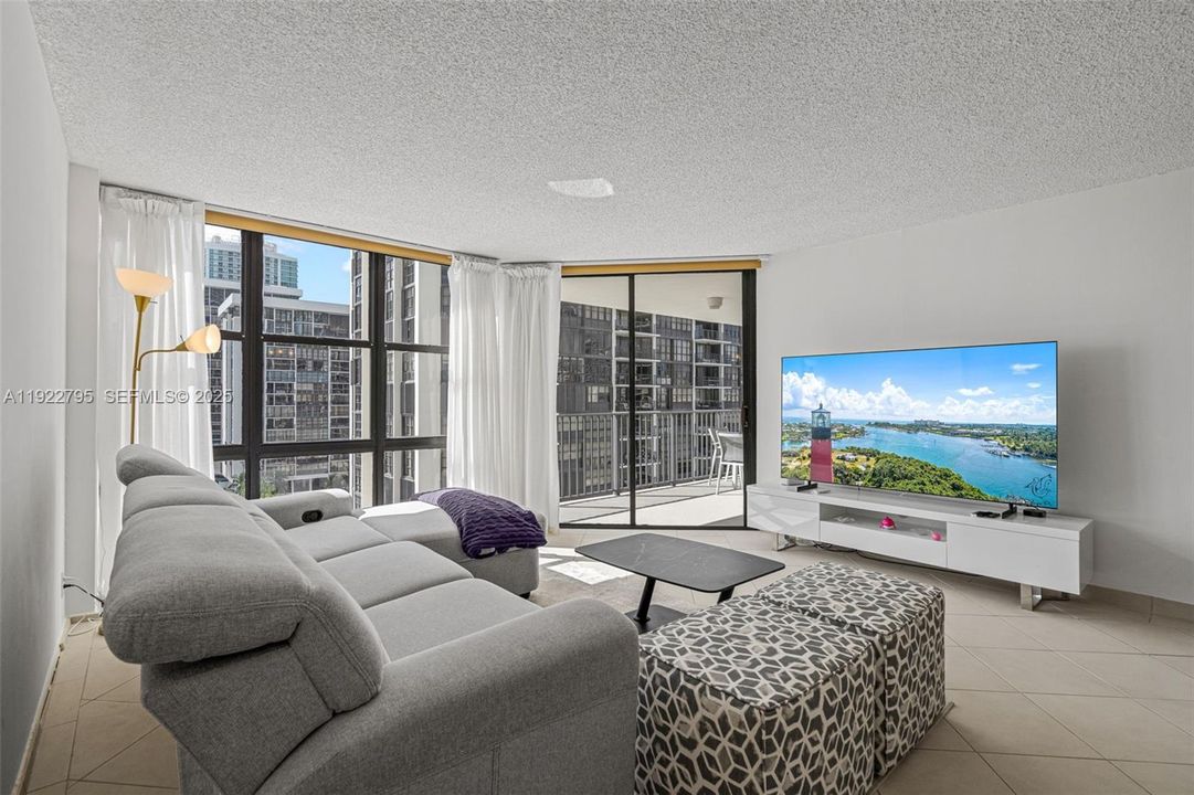 На продажу: $765,000 (2 спален, 2 ванн, 1467 Квадратных фут)