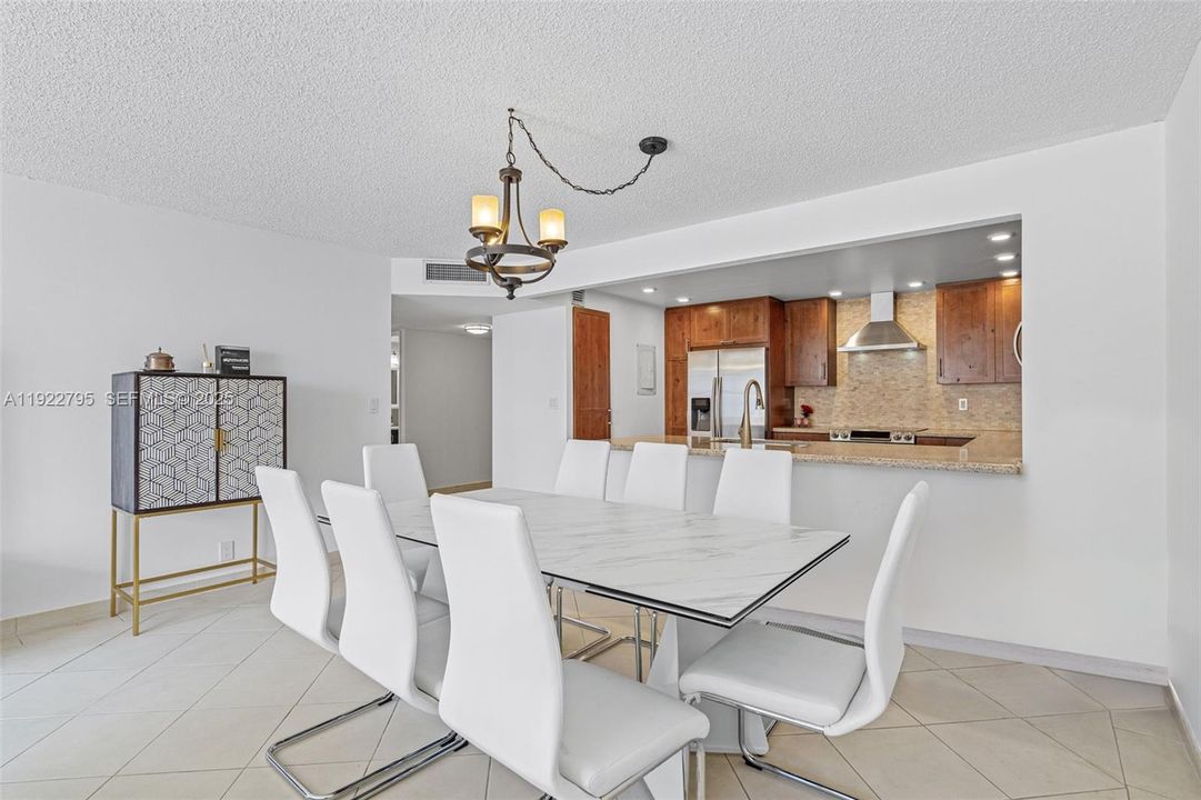 На продажу: $765,000 (2 спален, 2 ванн, 1467 Квадратных фут)