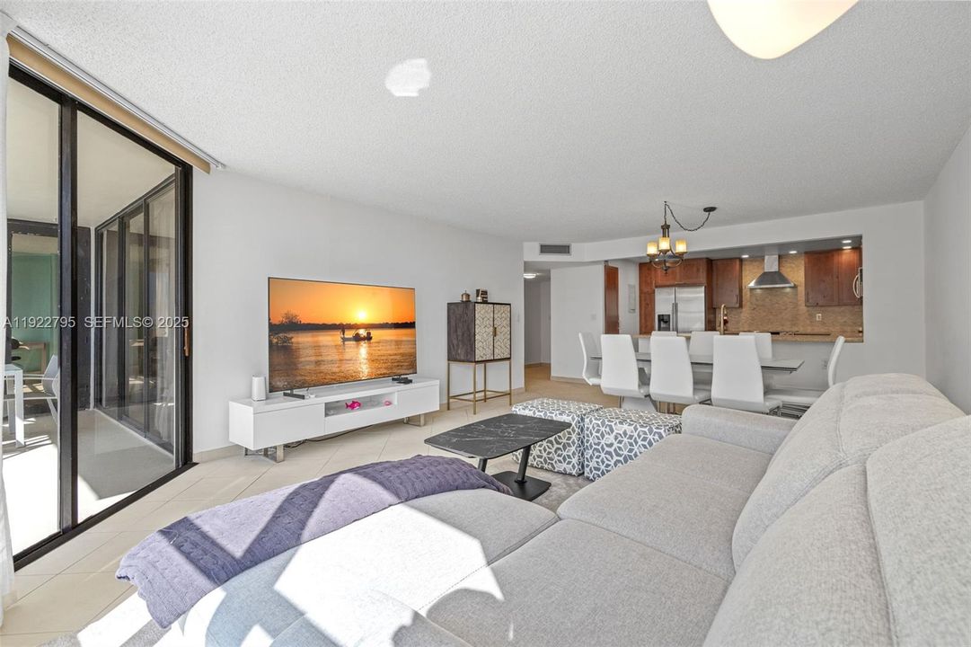 На продажу: $765,000 (2 спален, 2 ванн, 1467 Квадратных фут)