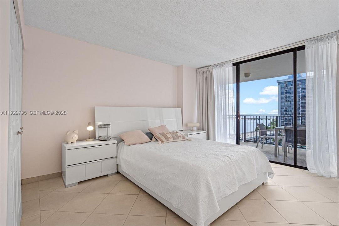 На продажу: $765,000 (2 спален, 2 ванн, 1467 Квадратных фут)