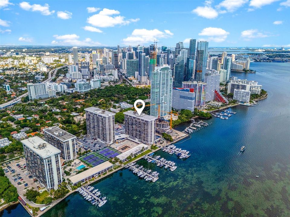 На продажу: $765,000 (2 спален, 2 ванн, 1467 Квадратных фут)