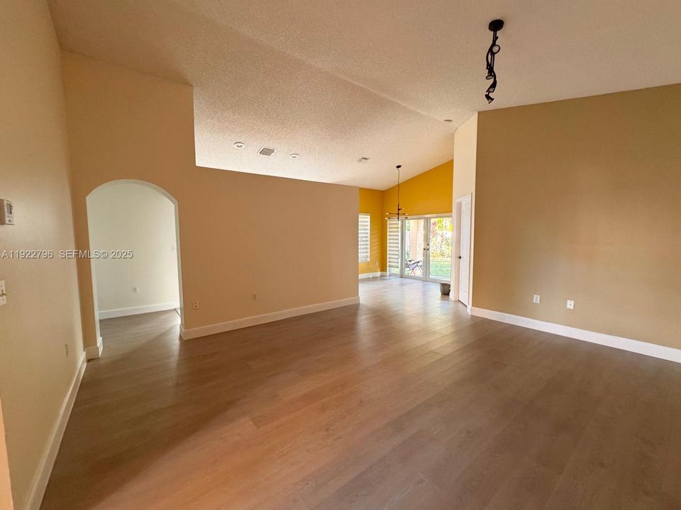 For Rent: $3,400 (3 beds, 2 baths, 1464 Square Feet)