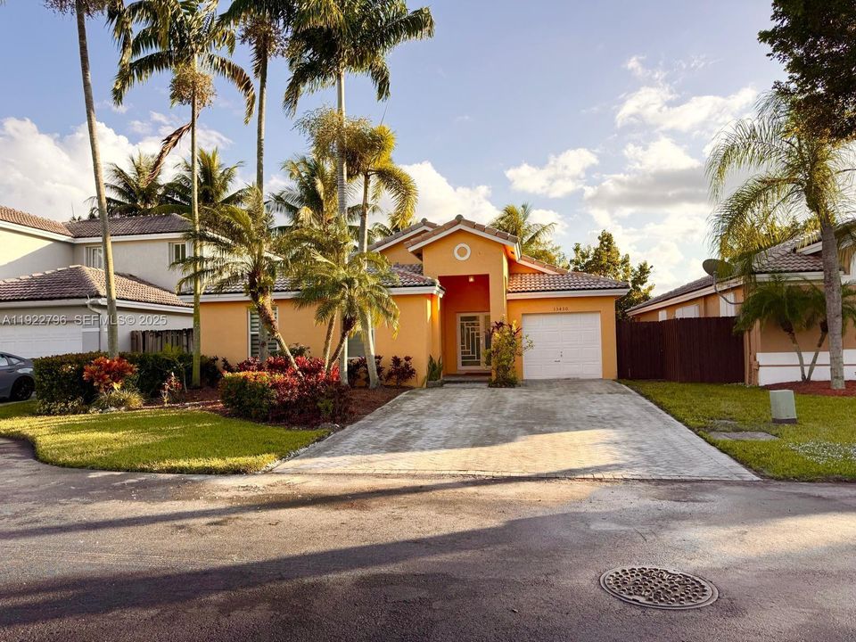 For Rent: $3,400 (3 beds, 2 baths, 1464 Square Feet)