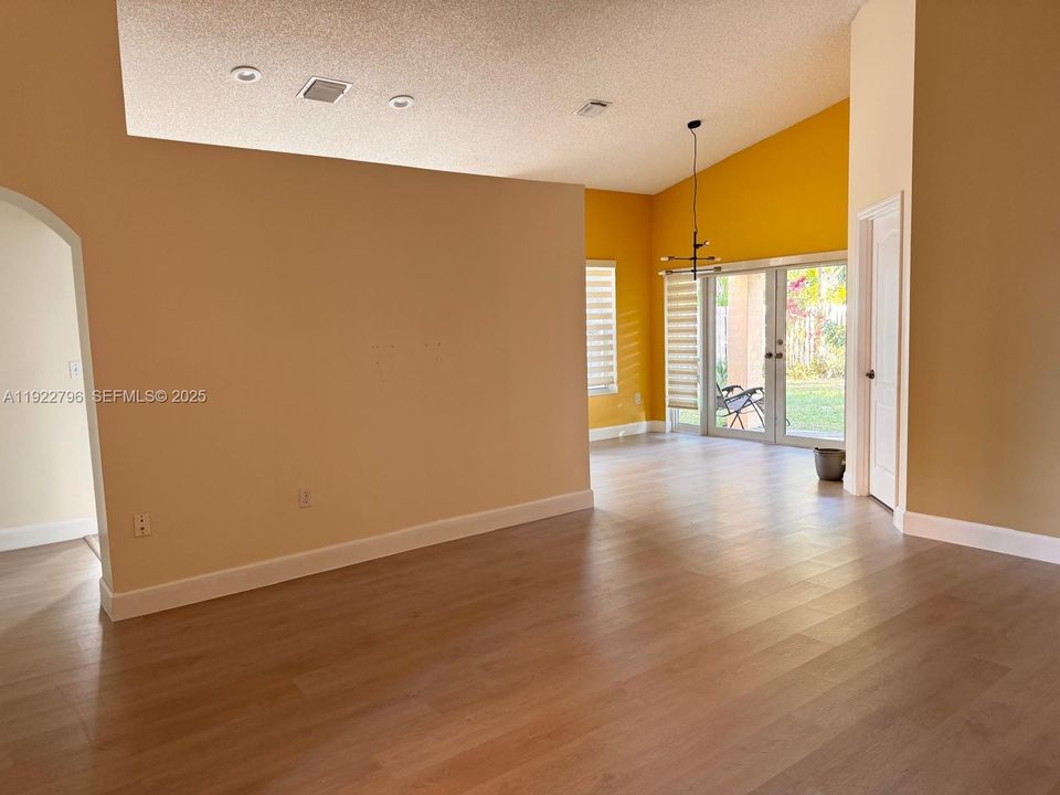 For Rent: $3,400 (3 beds, 2 baths, 1464 Square Feet)