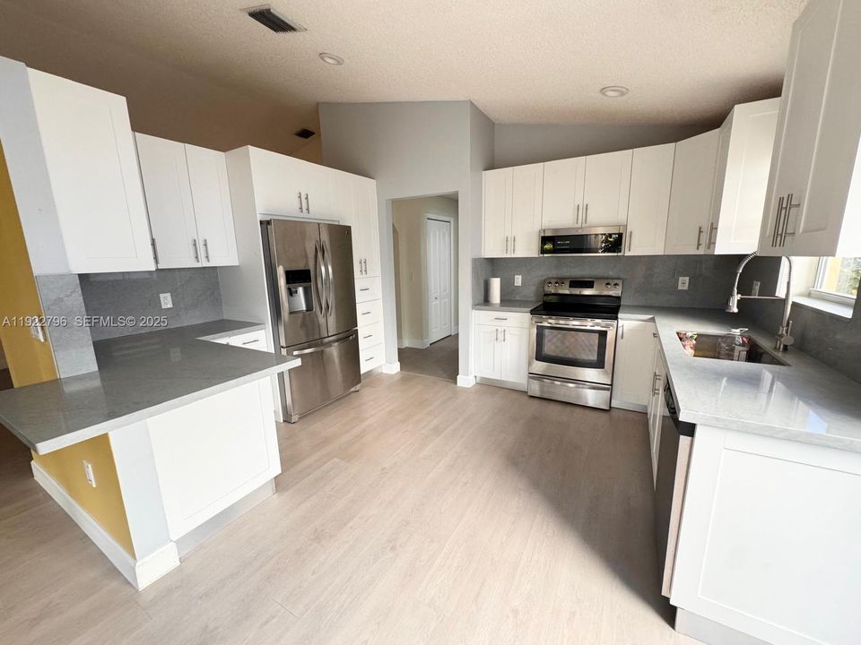 For Rent: $3,400 (3 beds, 2 baths, 1464 Square Feet)