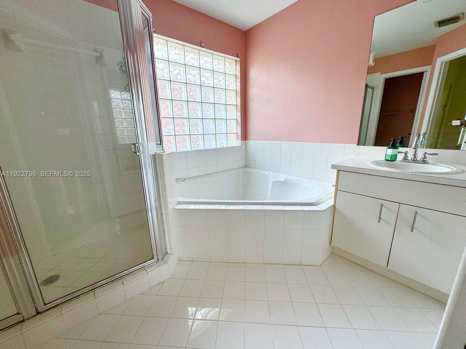 For Rent: $3,400 (3 beds, 2 baths, 1464 Square Feet)