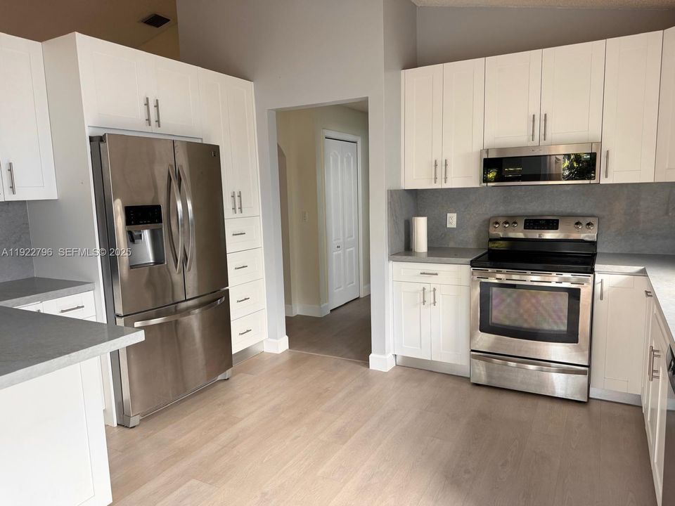 For Rent: $3,400 (3 beds, 2 baths, 1464 Square Feet)