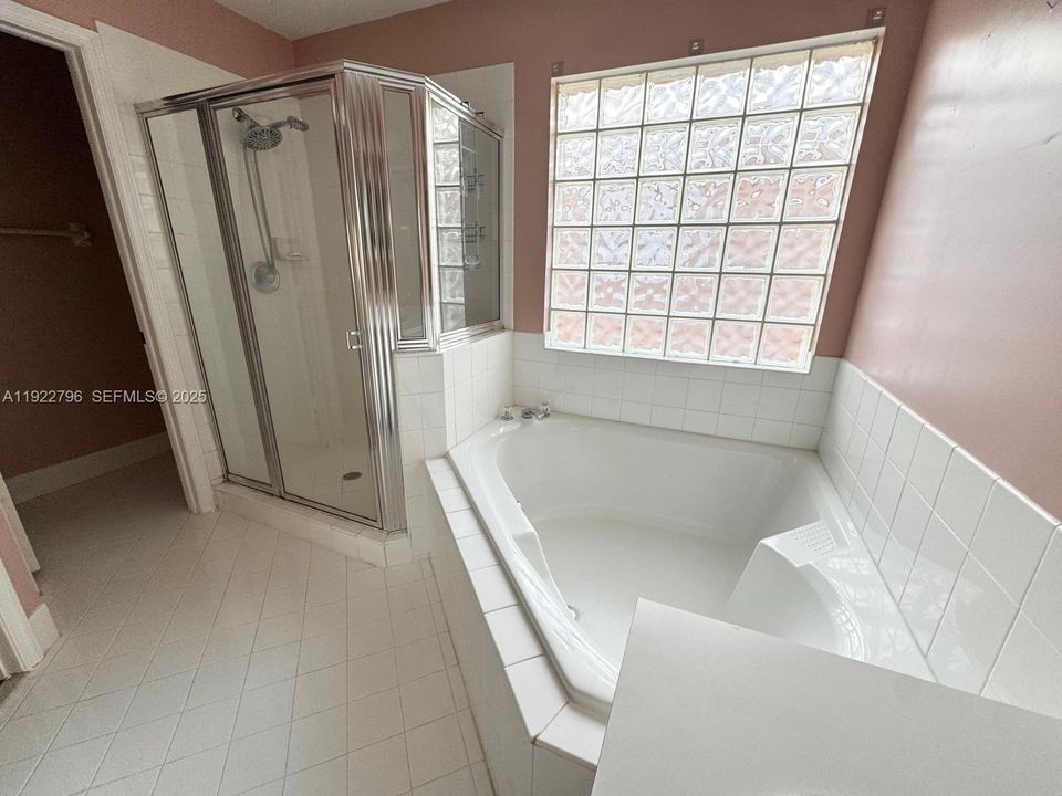 For Rent: $3,400 (3 beds, 2 baths, 1464 Square Feet)