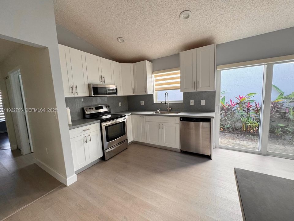 For Rent: $3,400 (3 beds, 2 baths, 1464 Square Feet)