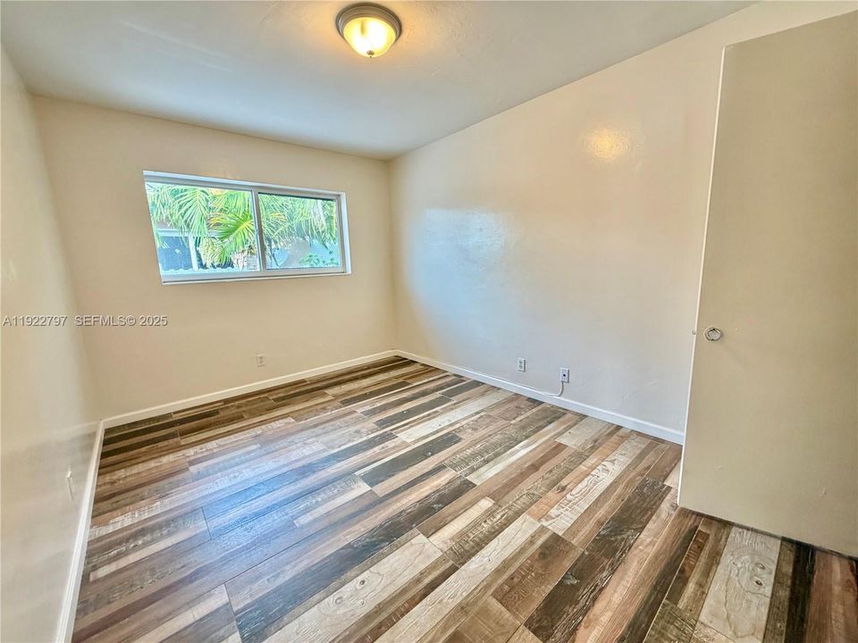 For Rent: $1,975 (2 beds, 1 baths, 830 Square Feet)