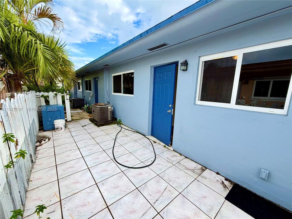 For Rent: $1,975 (2 beds, 1 baths, 830 Square Feet)