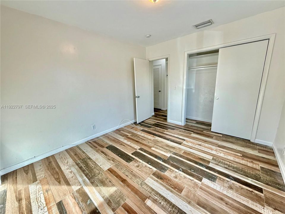 For Rent: $1,975 (2 beds, 1 baths, 830 Square Feet)