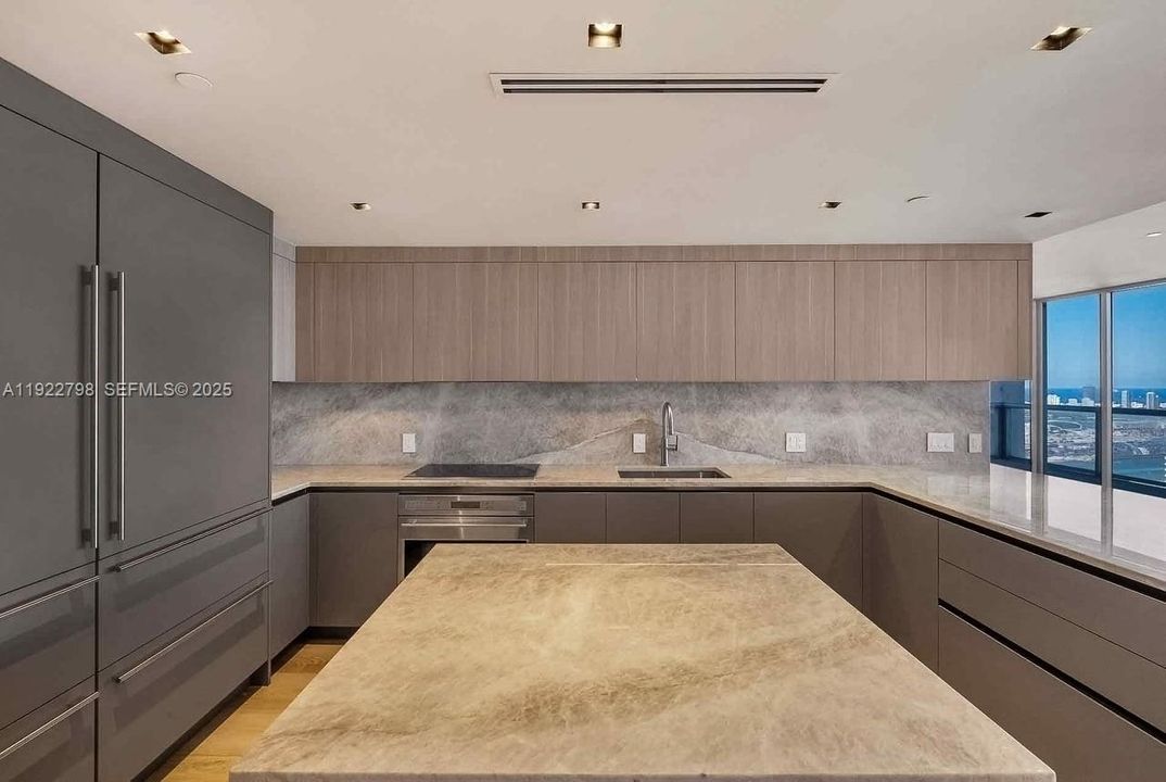 For Sale: $14,999,000 (5 beds, 5 baths, 4770 Square Feet)