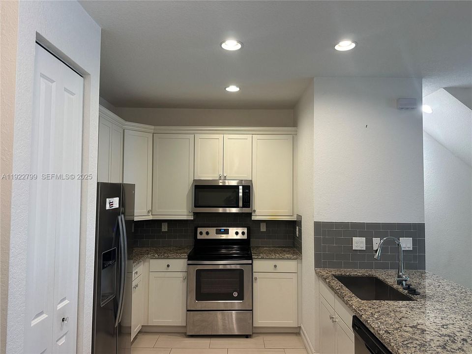 For Rent: $3,800 (4 beds, 4 baths, 1919 Square Feet)