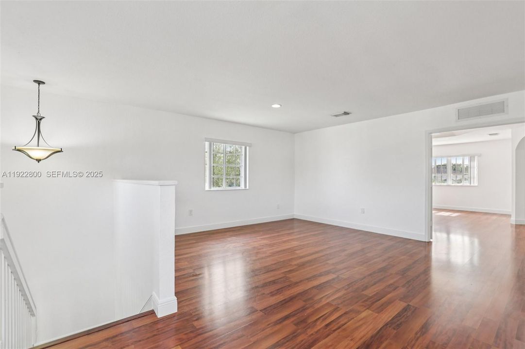 En Venta: $614,900 (4 camas, 3 baños, 3101 Pies cuadrados)