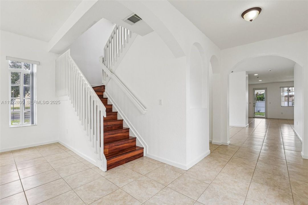 En Venta: $614,900 (4 camas, 3 baños, 3101 Pies cuadrados)