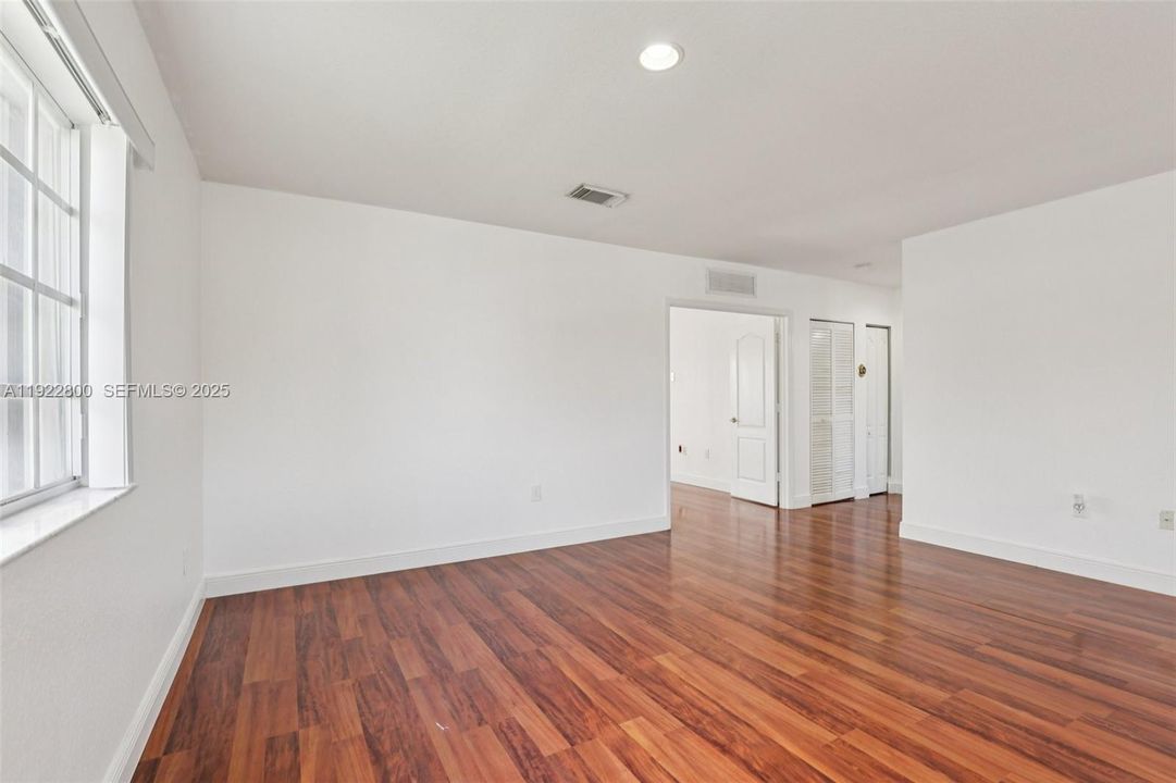 En Venta: $614,900 (4 camas, 3 baños, 3101 Pies cuadrados)