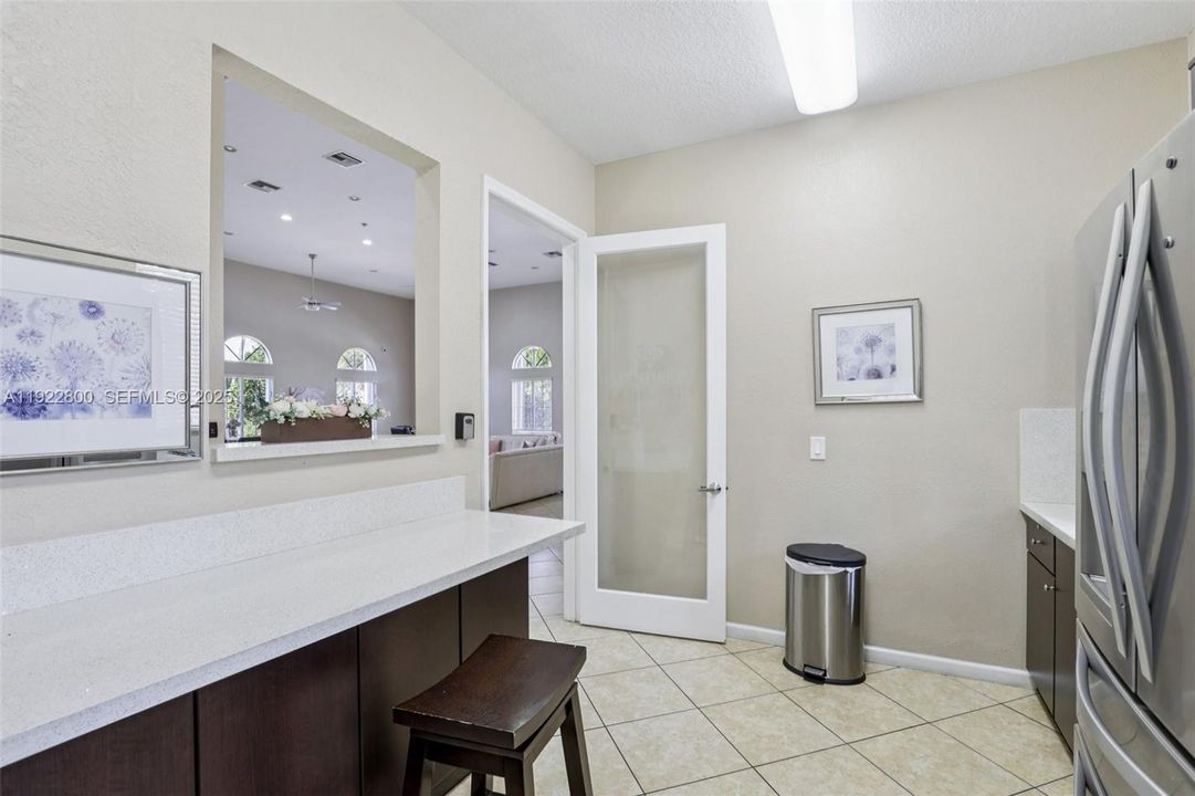 En Venta: $614,900 (4 camas, 3 baños, 3101 Pies cuadrados)