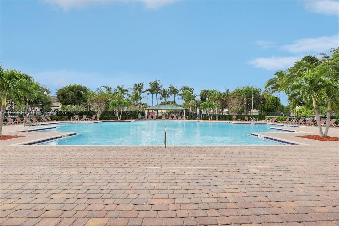 En Venta: $614,900 (4 camas, 3 baños, 3101 Pies cuadrados)