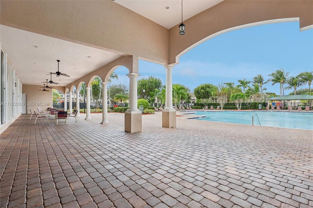 En Venta: $614,900 (4 camas, 3 baños, 3101 Pies cuadrados)