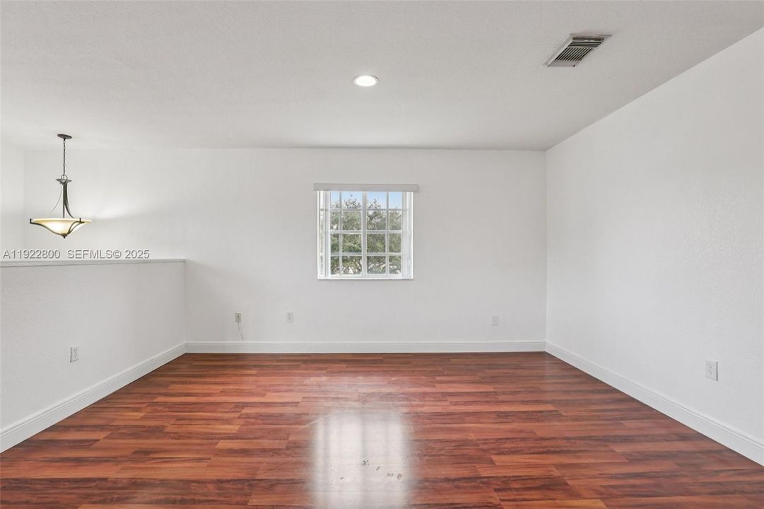 En Venta: $614,900 (4 camas, 3 baños, 3101 Pies cuadrados)