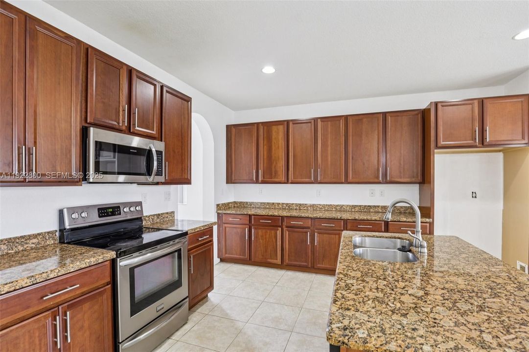 En Venta: $614,900 (4 camas, 3 baños, 3101 Pies cuadrados)