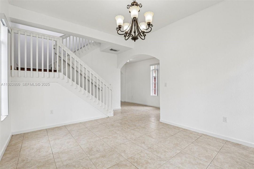 En Venta: $614,900 (4 camas, 3 baños, 3101 Pies cuadrados)