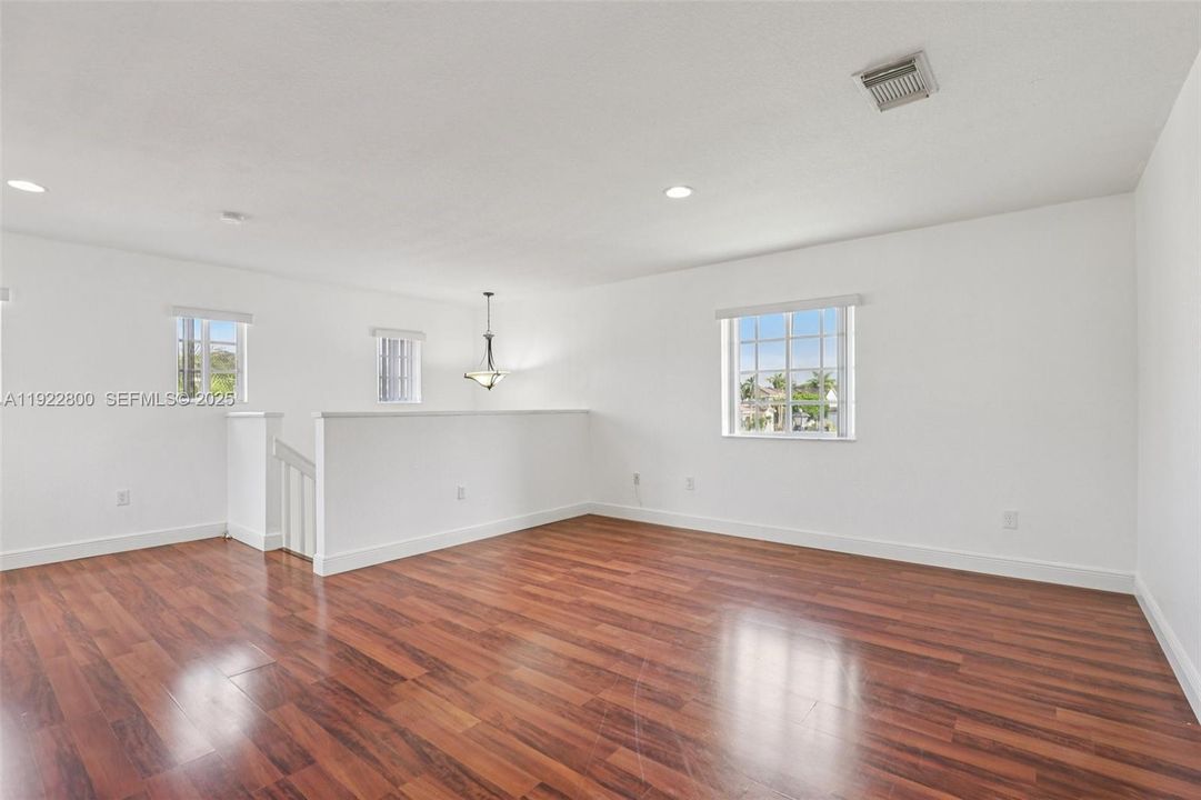 En Venta: $614,900 (4 camas, 3 baños, 3101 Pies cuadrados)