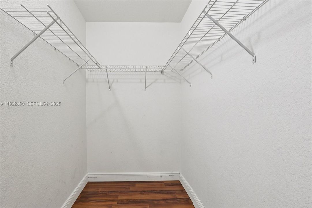 En Venta: $614,900 (4 camas, 3 baños, 3101 Pies cuadrados)