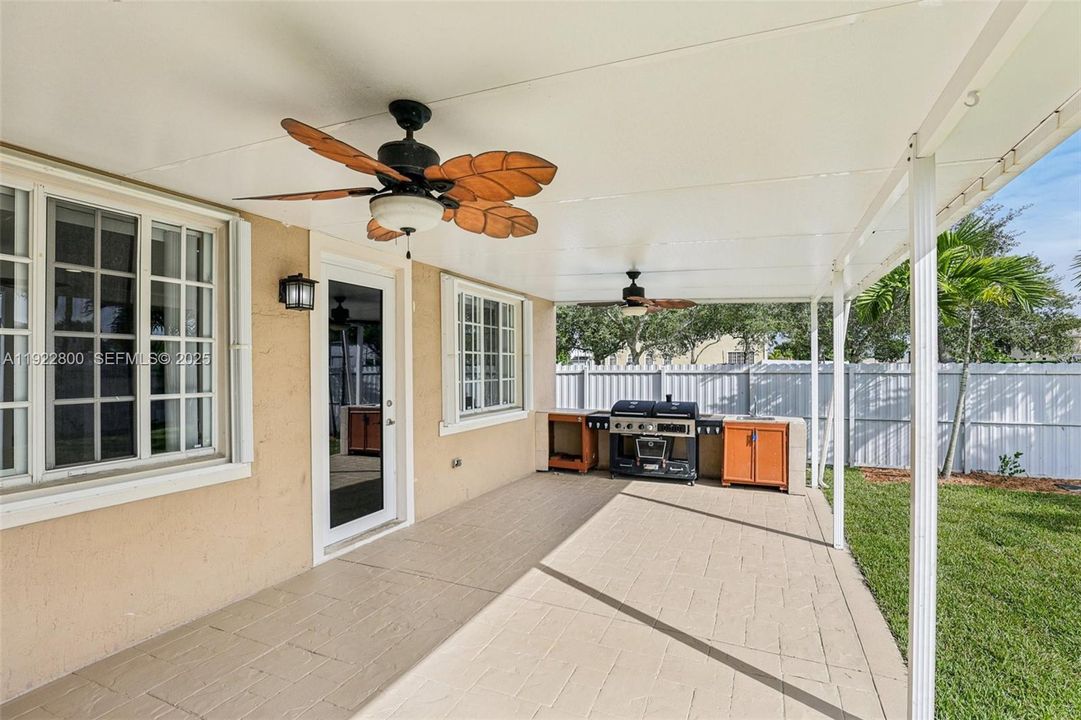 En Venta: $614,900 (4 camas, 3 baños, 3101 Pies cuadrados)