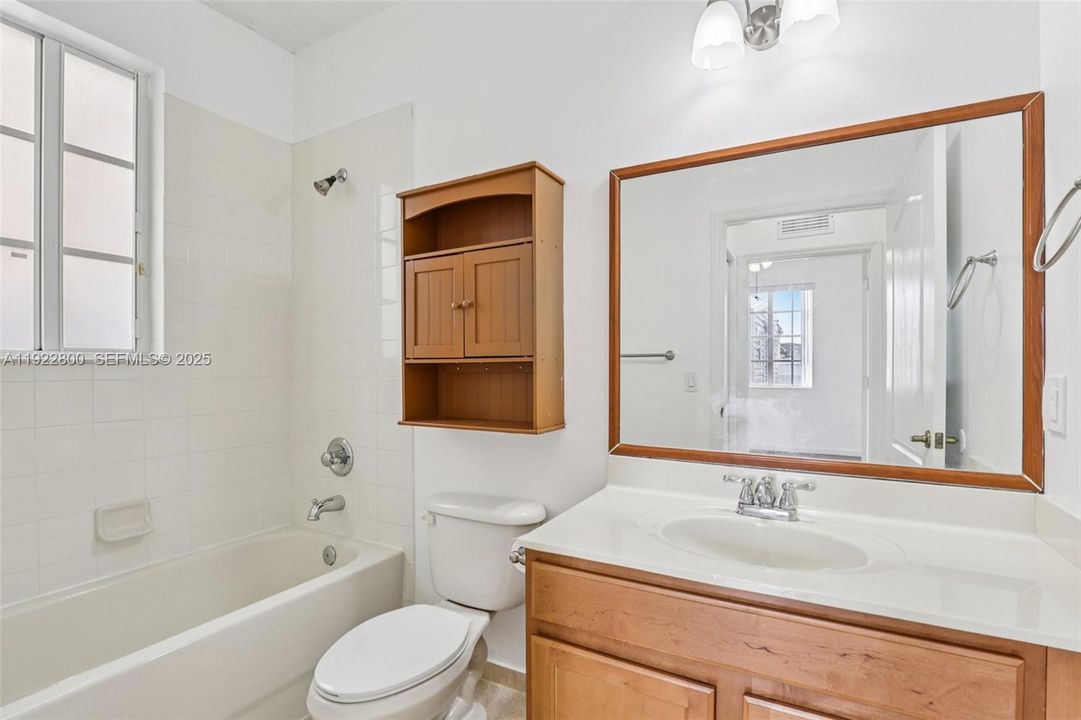 En Venta: $614,900 (4 camas, 3 baños, 3101 Pies cuadrados)