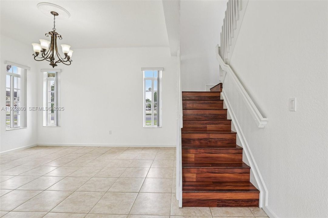 En Venta: $614,900 (4 camas, 3 baños, 3101 Pies cuadrados)