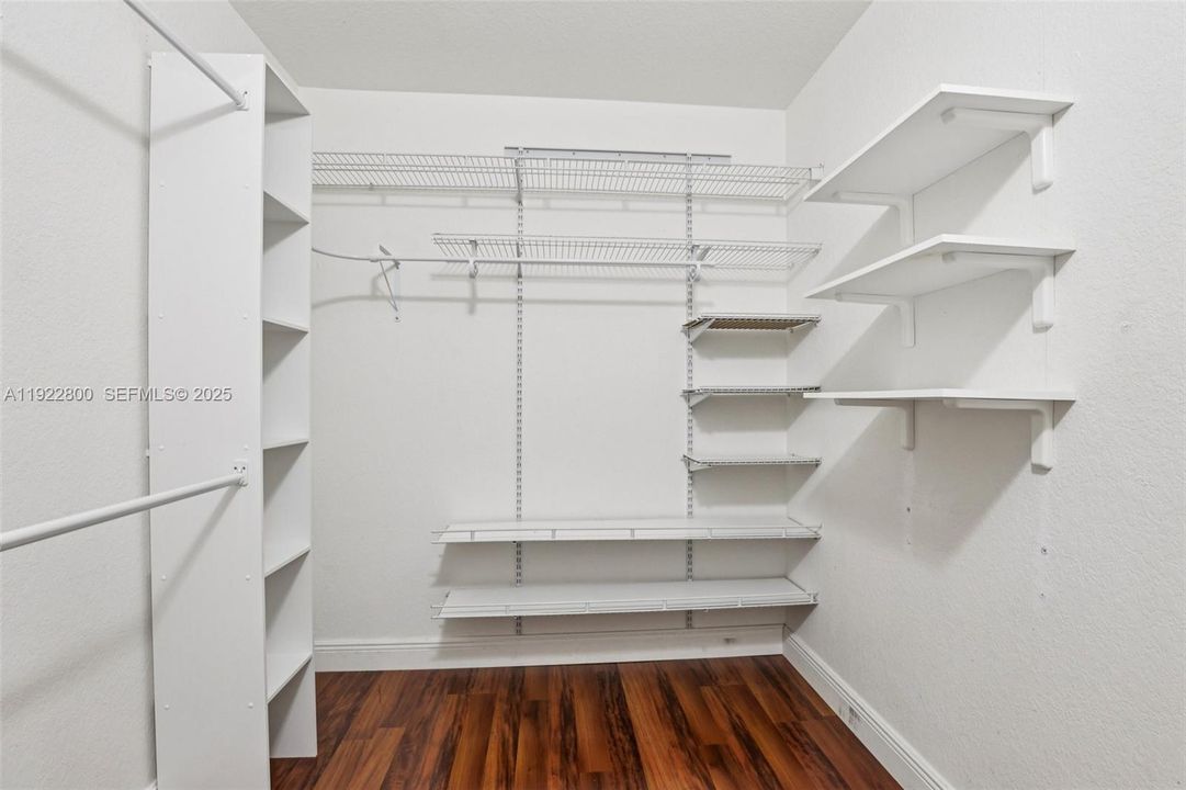 En Venta: $614,900 (4 camas, 3 baños, 3101 Pies cuadrados)