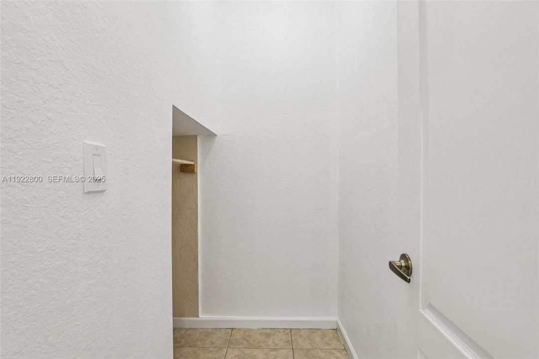 En Venta: $614,900 (4 camas, 3 baños, 3101 Pies cuadrados)