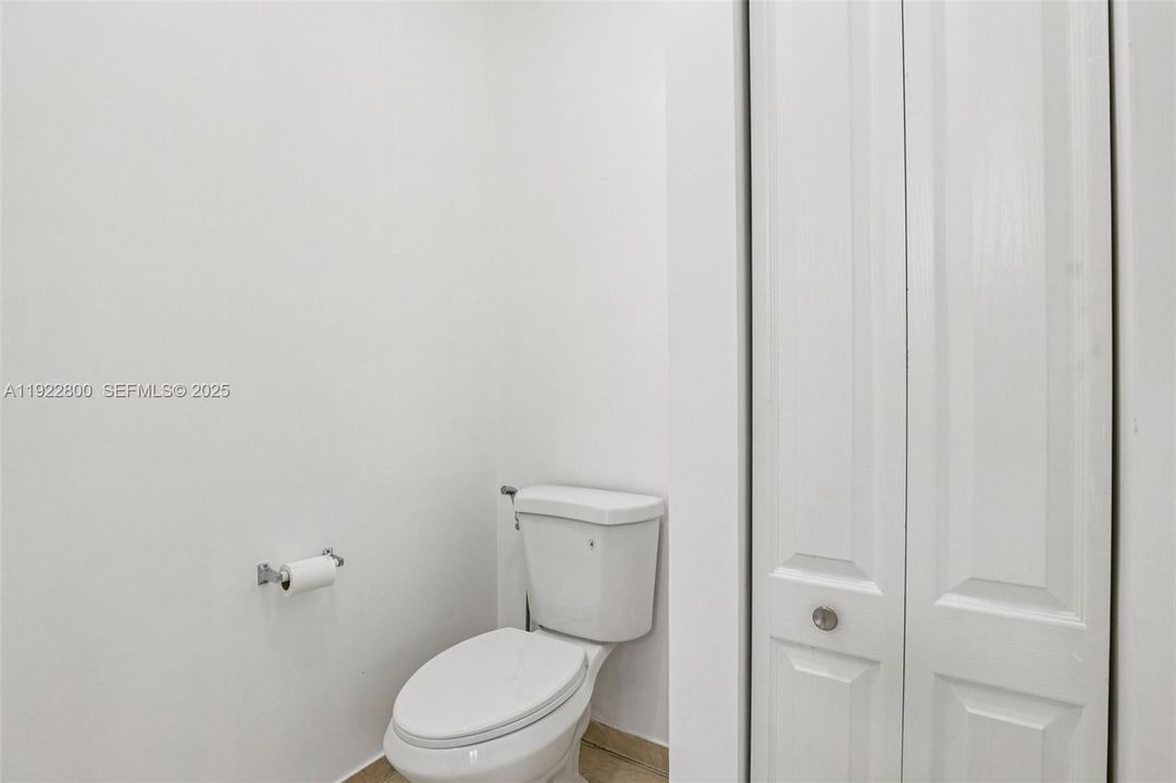 En Venta: $614,900 (4 camas, 3 baños, 3101 Pies cuadrados)