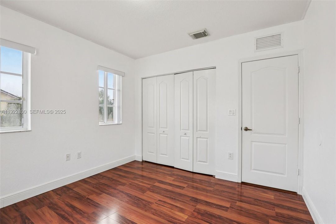 En Venta: $614,900 (4 camas, 3 baños, 3101 Pies cuadrados)