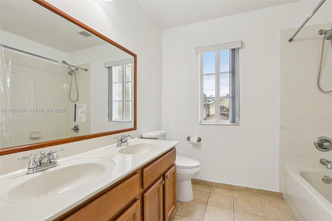 En Venta: $614,900 (4 camas, 3 baños, 3101 Pies cuadrados)