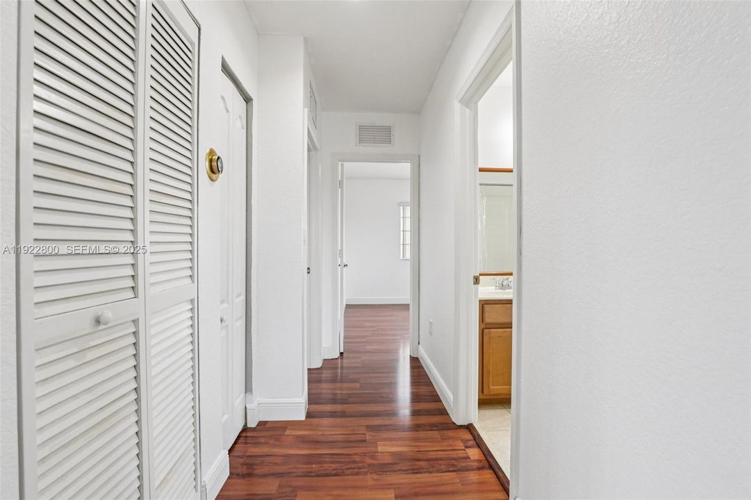 En Venta: $614,900 (4 camas, 3 baños, 3101 Pies cuadrados)