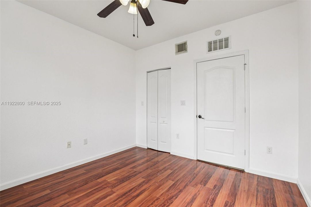 En Venta: $614,900 (4 camas, 3 baños, 3101 Pies cuadrados)