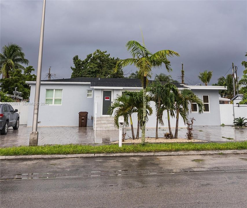 For Rent: $3,750 (3 beds, 2 baths, 1492 Square Feet)