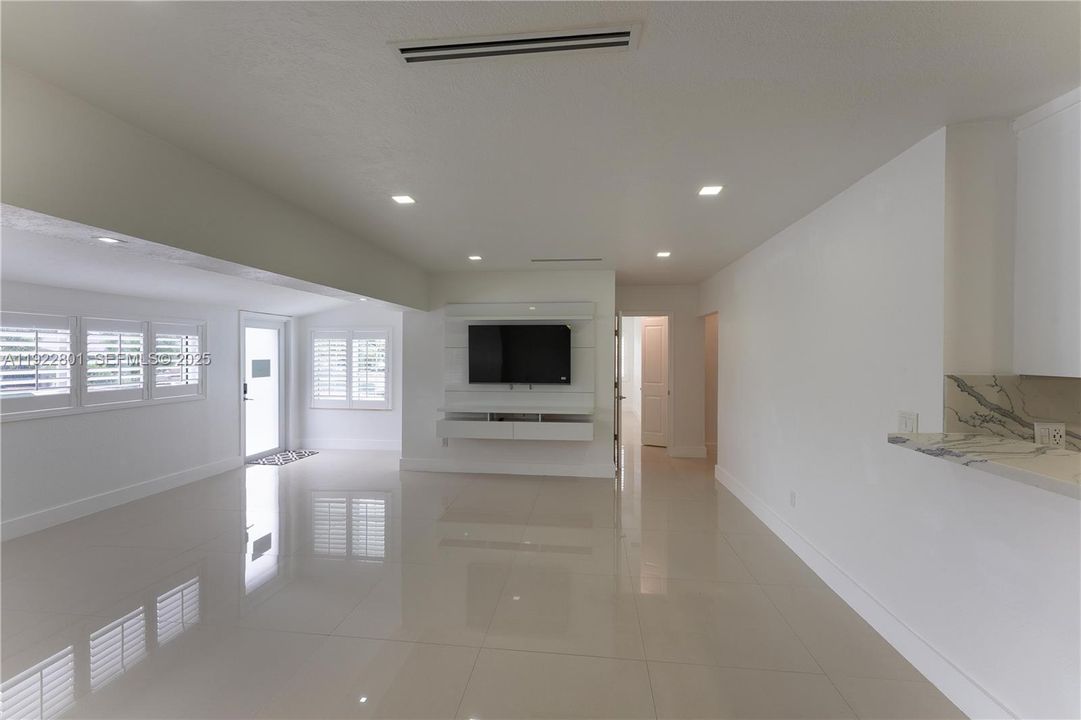 For Rent: $3,750 (3 beds, 2 baths, 1492 Square Feet)