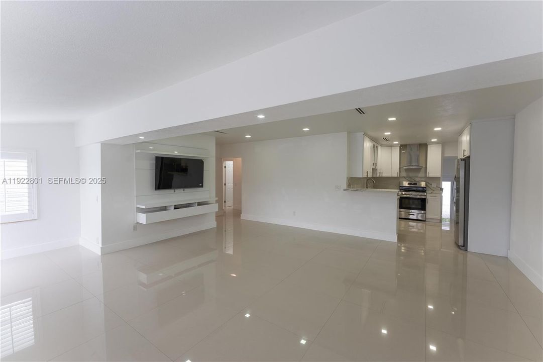 For Rent: $3,750 (3 beds, 2 baths, 1492 Square Feet)