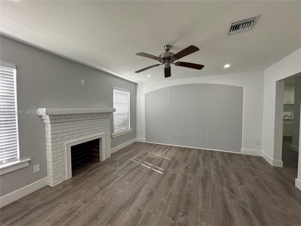 Active With Contract: $2,150 (1 beds, 1 baths, 0 Square Feet)