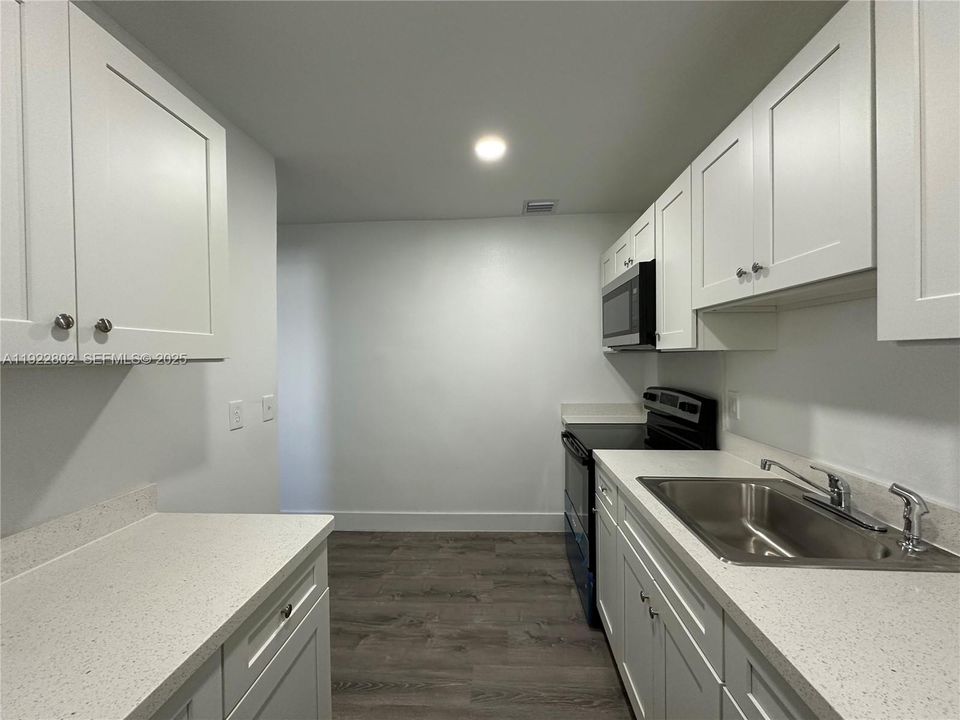 Active With Contract: $2,150 (1 beds, 1 baths, 0 Square Feet)