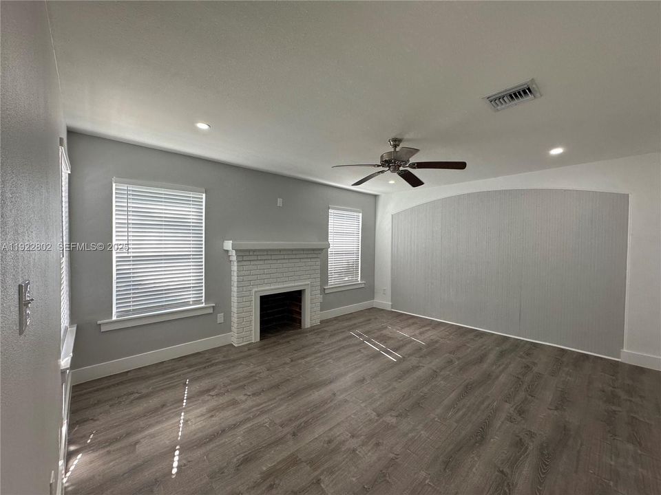 Active With Contract: $2,150 (1 beds, 1 baths, 0 Square Feet)