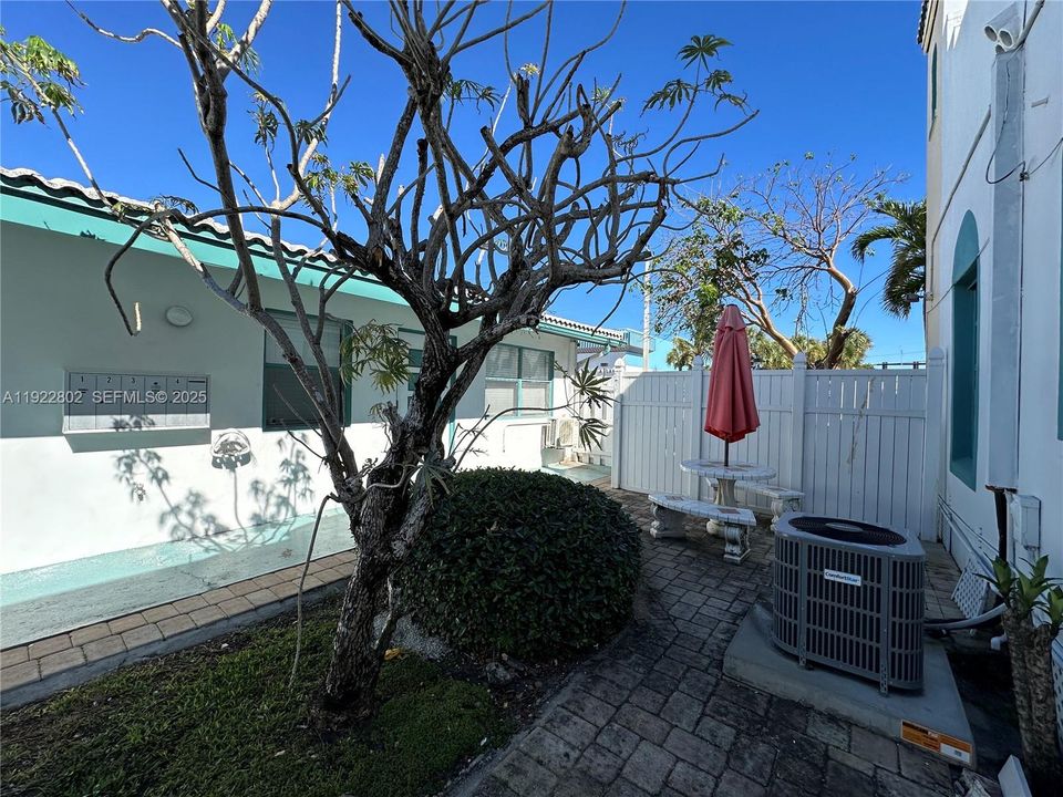 Active With Contract: $2,150 (1 beds, 1 baths, 0 Square Feet)