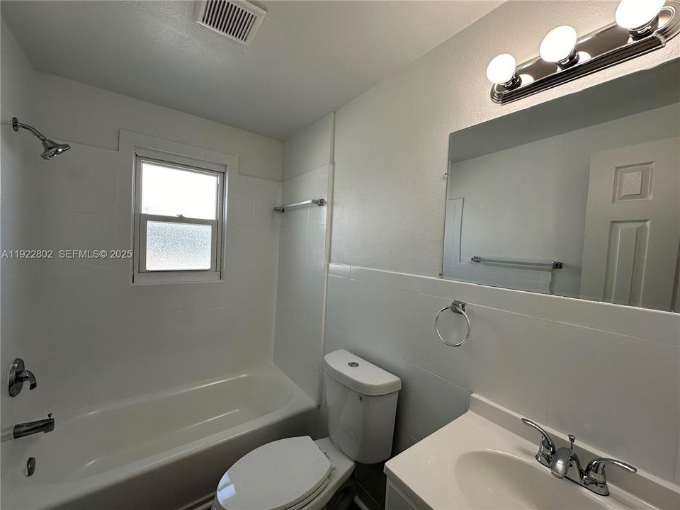 Active With Contract: $2,150 (1 beds, 1 baths, 0 Square Feet)