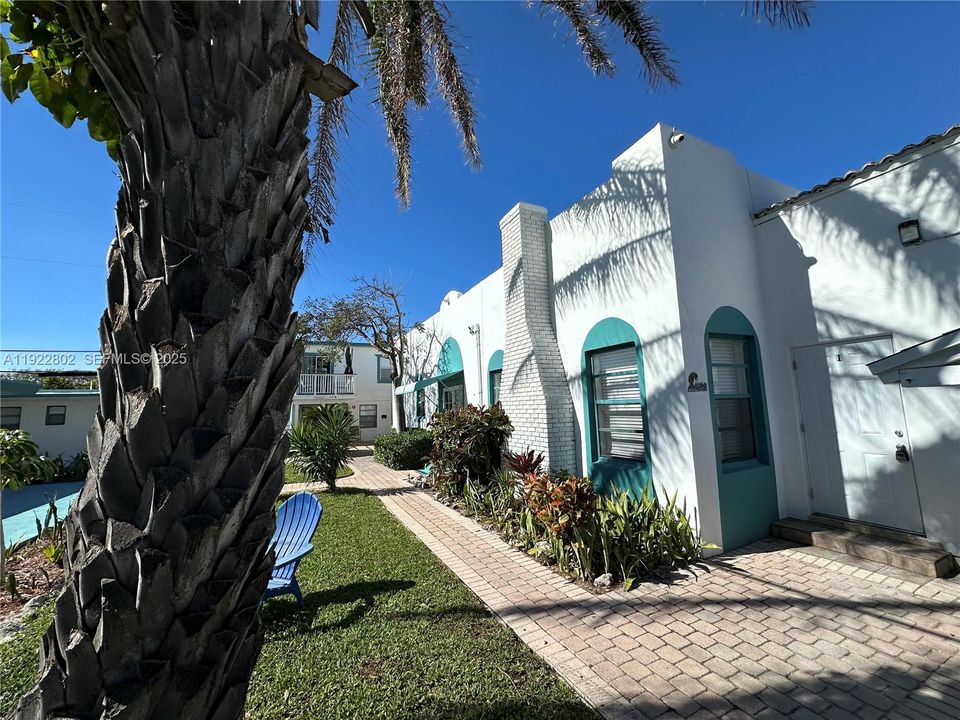 Active With Contract: $2,150 (1 beds, 1 baths, 0 Square Feet)