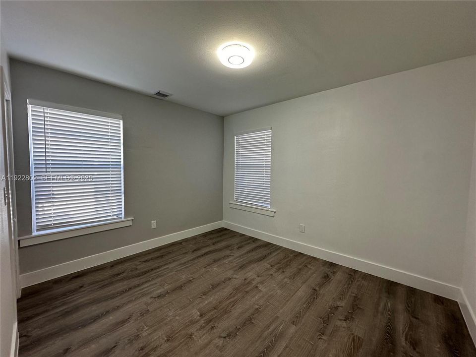 Active With Contract: $2,150 (1 beds, 1 baths, 0 Square Feet)